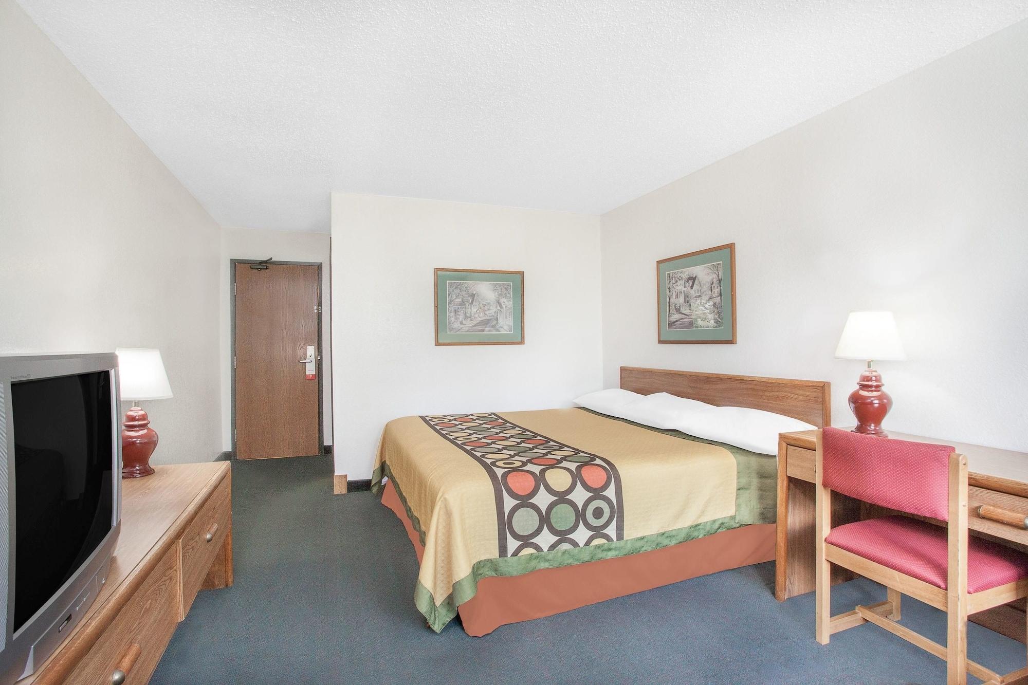 Hotel Super 8 By Wyndham Glens Falls 2*