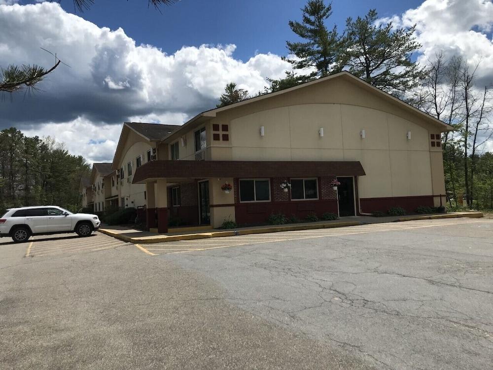 Super 8 By Wyndham Glens Falls 2*