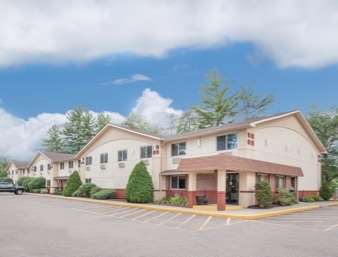 Super 8 By Wyndham Glens Falls Hotel